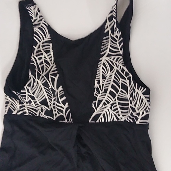 Black and white Lululemon Tank top - Picture 3 of 4